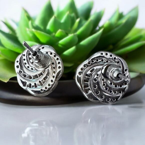 Sophisticated 18k white Silver plated Spiral Earrings w/ Cubic zirconia .50” - Picture 5 of 6